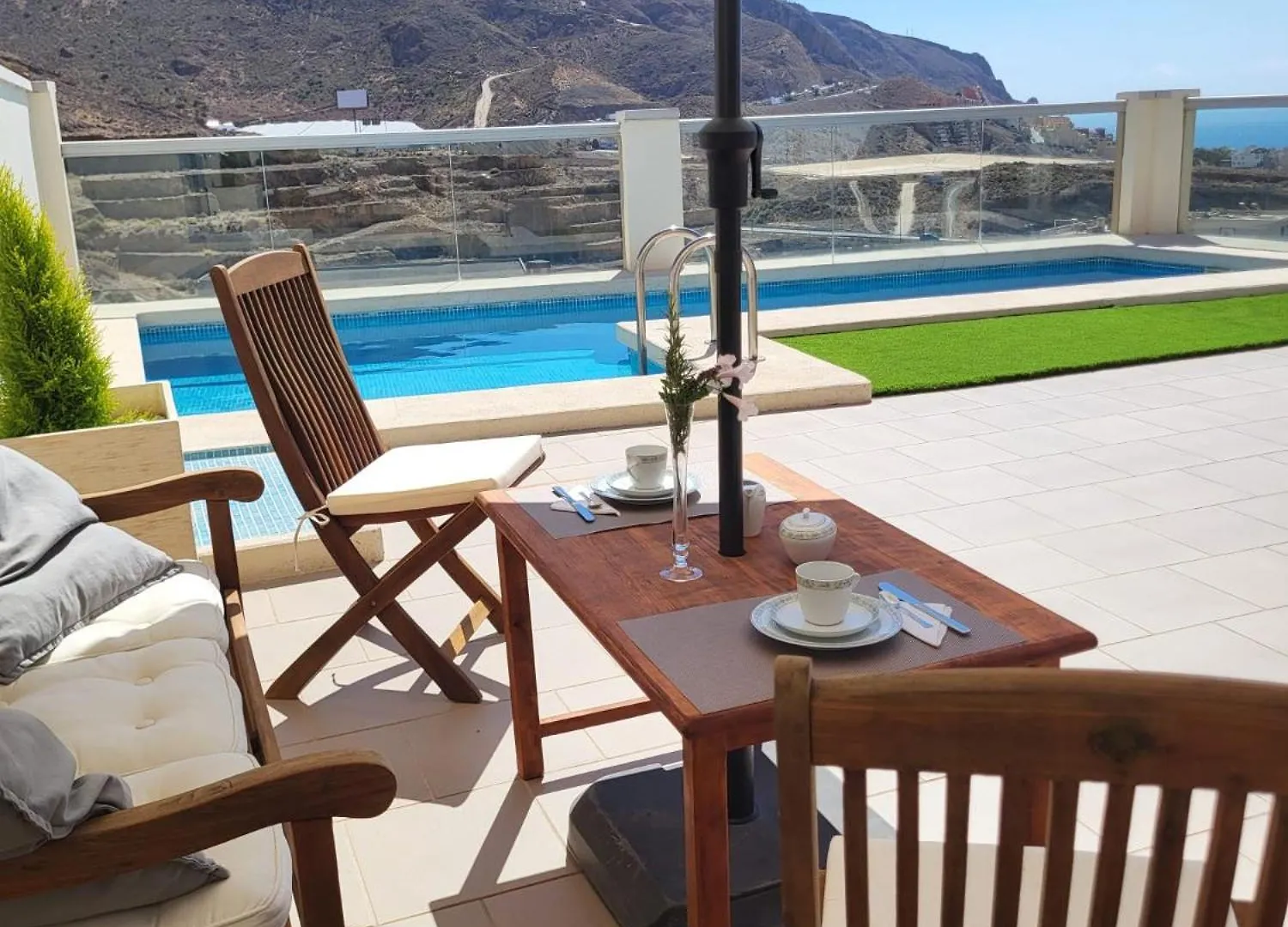 Bonita Vivienda Pareada Con Piscina Privada Villa Roquetas de Mar