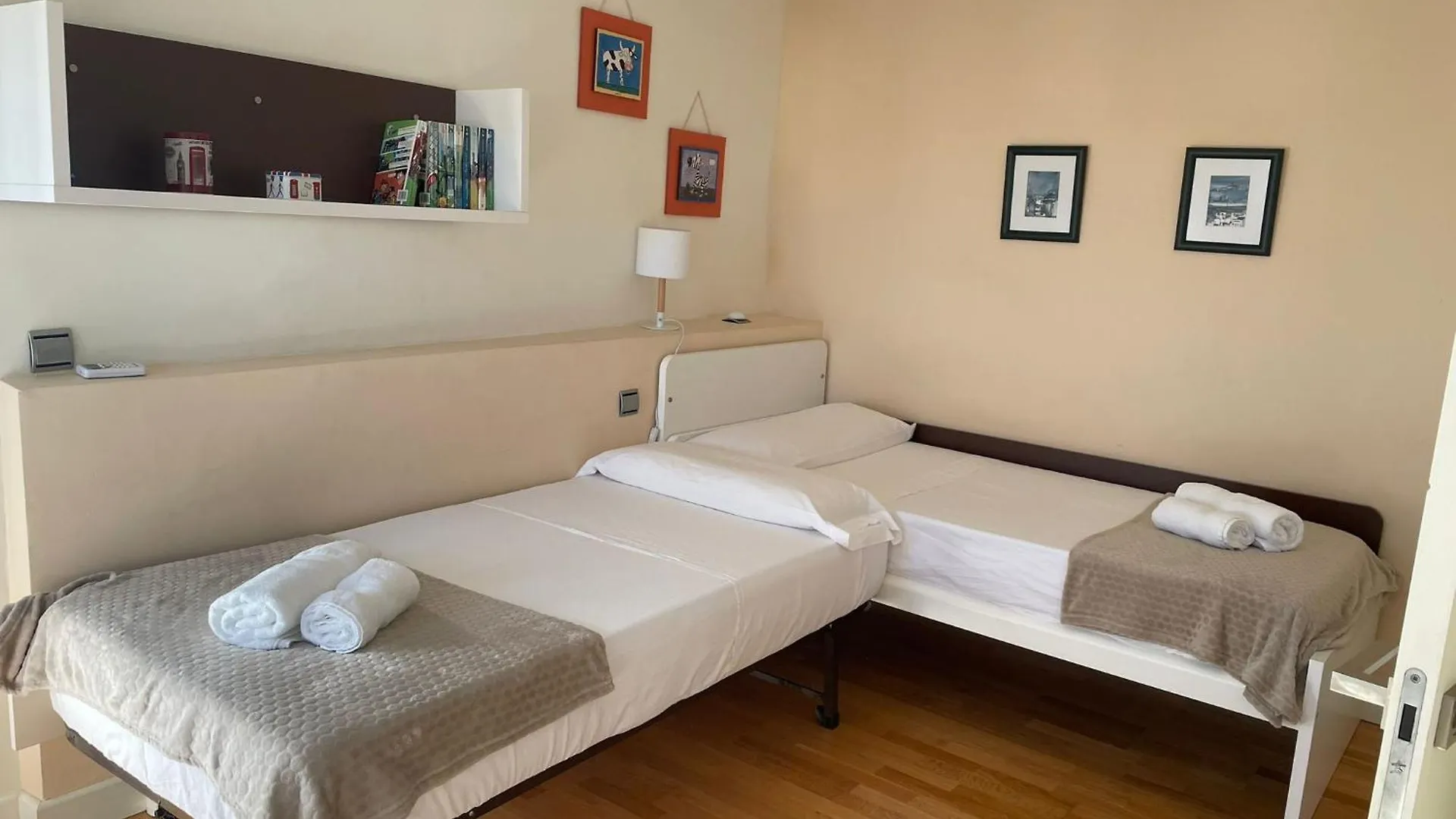 Bonita Vivienda Pareada Con Piscina Privada Villa Roquetas de Mar
